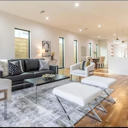 Lux 6Br 2 Game Rooms Dallas